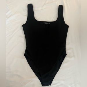 V neck body suit —- super flattering, perfect for Bach trip/ yacht party